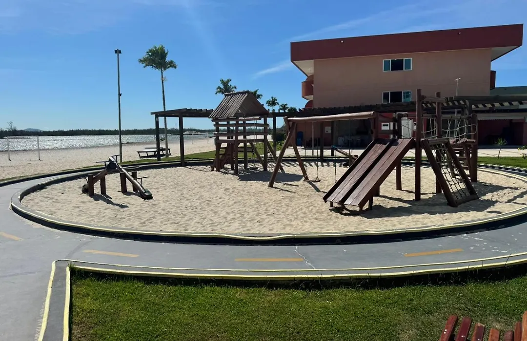 Golden Lake Condominio-1